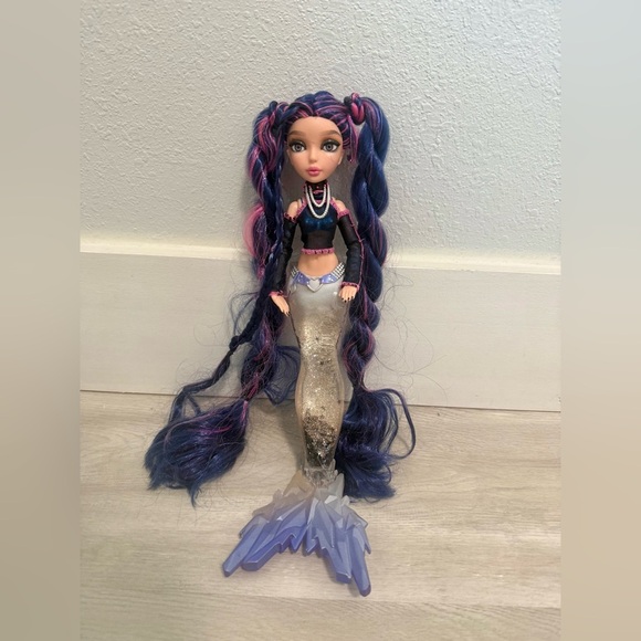 Mermaze Mermaidz Winter Waves Nera Fashion Doll toy - Picture 1 of 3